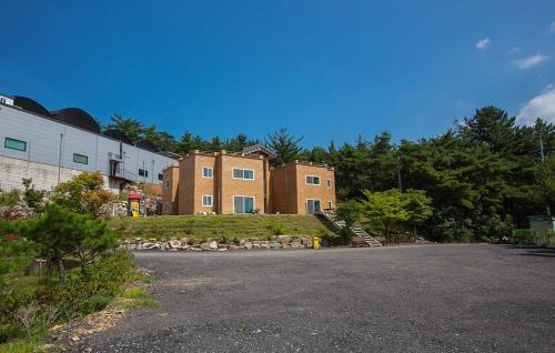 Wonbuk House | Jeongpo Pension