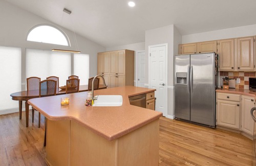 Summit Park House | Jeremy Ranch | Hot Tub | Minutes to Skiing | Located on Nordic Ski Course