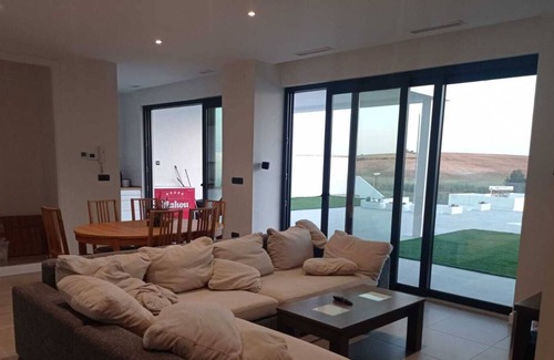 Jerez de la Frontera Apartment | Jerez de la Frontera golf course chalet with pool next to speed circuit