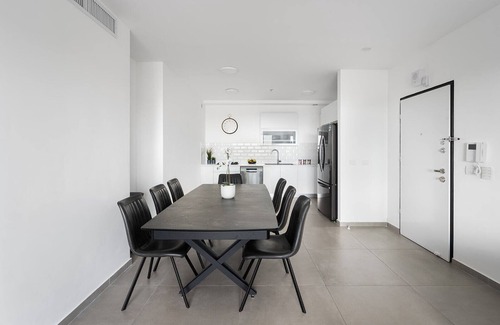 Nachlaot Apartment | Jerusalem 3 BDRM/2 BTHRM Savyon View