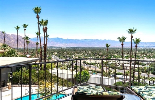 Araby Condo | Jet Liner and Majestic Mountain Views from this Mid-Century Modern 2 Bedroom Gem