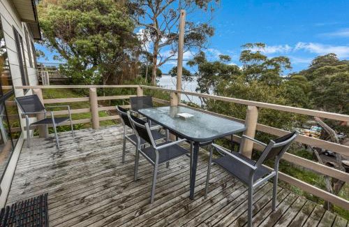 Nungurner House | Jetty View - Lorikeet Cabin