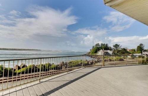 Rockaway Beach House | Jettyview Escape