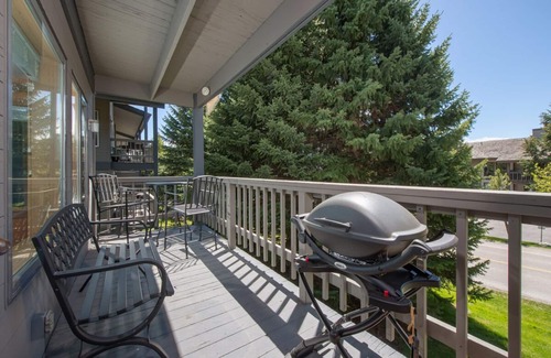 Teton Village Condo | JHRL - Well appointed second floor condo in Teton Village - Rendezvous A4