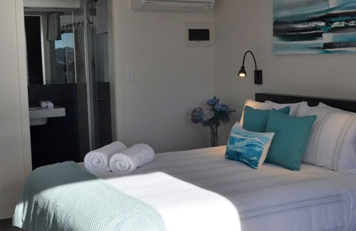 Bundeena Apartment | JIBBON BEACH B&B - Right on the Beach