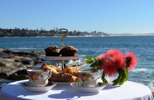 Bundeena Apartment | JIBBON BEACH B&B - Right on the Beach