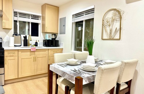 Upland House | Jie’s Cozy private Guesthouse · New 1B1B in Upland