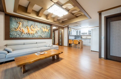 Dolsan-eup House | Jigeum Yeosu Ocean View Pension