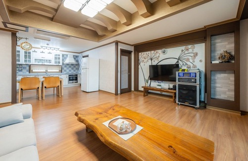 Dolsan-eup House | Jigeum Yeosu Ocean View Pension