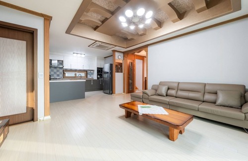 Dolsan-eup House | Jigeum Yeosu Ocean View Pension