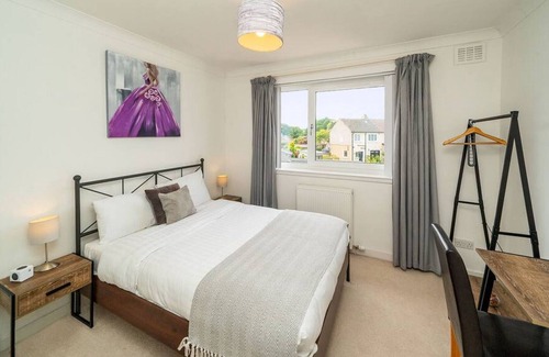 Inchinnan House | Jocks - Perfectly Placed Parklands Apartment!