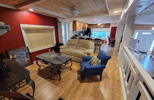 Parker Strip House | Joe's Parker River Pad- 3/2 Marina Village Annex