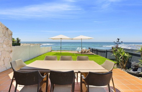 Blue Bay House | JOEANNE -ABSOLUTE BEACHFRONT AT BLUE BAY