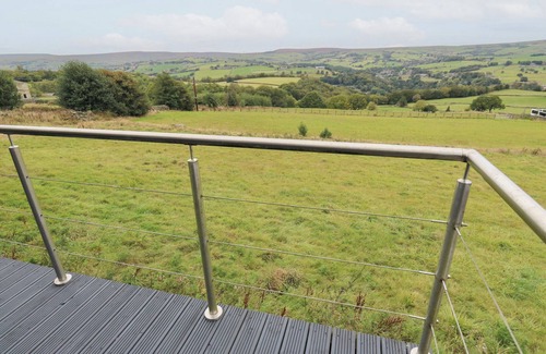 Sowerby Bridge Cottage | JOHN'S FOLLY, pet friendly, with open fire in Barkisland