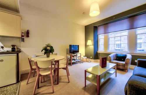 New Town Apartment | JOIVY Charming Apt close to City Centre