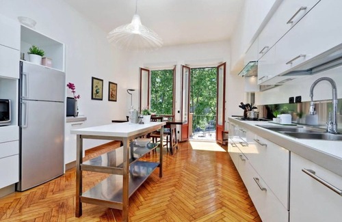 Zona Solari Apartment | JOIVY Fabulous Family Apt for 4 w/Terrace next to Park
