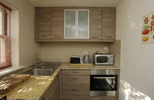 Highbury Apartment | JOIVY Lovely 2BR Flat near Arsenal, close to City Centre