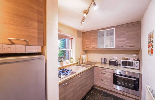 Highbury Apartment | JOIVY Lovely 2BR Flat near Arsenal, close to City Centre
