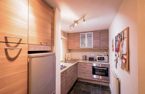 Highbury Apartment | JOIVY Lovely 2BR Flat near Arsenal, close to City Centre