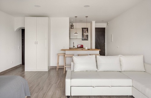 Poco do Mouro Apartment | JOIVY Superb studio w/patio in Faro