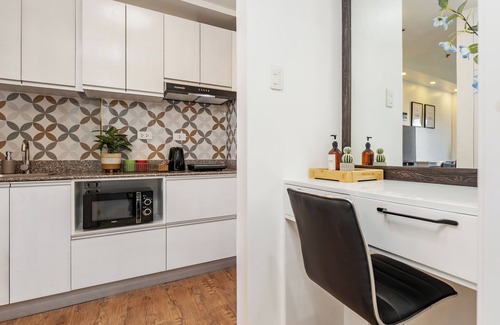 Mactan Export Processing Zone Apartment | Jolenia by J&J (Near Airport | Pool| WiFi)