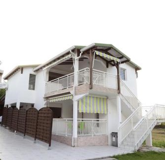 Les Mangles House | Joli bungalow avec jacuzzi chez Roberto