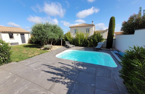 Chauray House | Jolie Maison au Calme Avec Piscine Chauffée et Cuisine D'été Dans un Lotissement