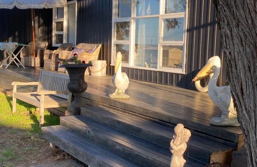 Nangkita House | Jolly Street Riverhouse