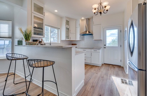 Leander House | Jonestown Retreat w/Deck: 6 Mi to Lake Travis!