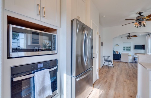 Leander House | Jonestown Retreat w/Deck: 6 Mi to Lake Travis!