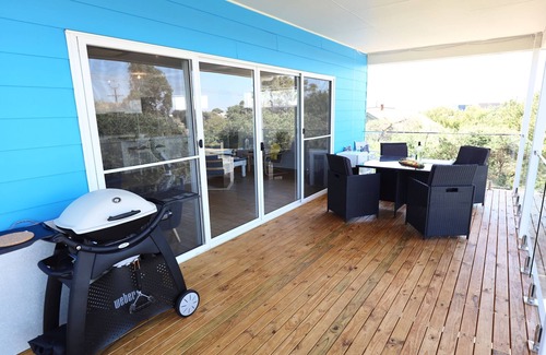 Waterhouse House | Jonus Big Blue - Retreat to Long Beach