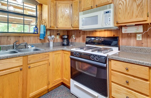 Calico Rock Cabin | Jordan Cabin w/ Deck + Outdoor Dining!