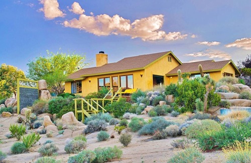 Monument Manor House | Joshua Tree Oasis