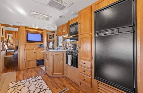 Joshua Tree House | Joshua Tree Village Campground - Glamping Retreat