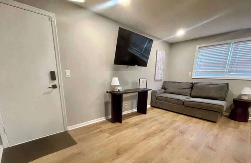 Joslyn Castle Apartment | Joslyn 12-Newly remodeled 1 BDRM