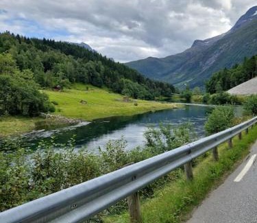 Nesset House | Jovollstua i Eresfjord med båt til leie