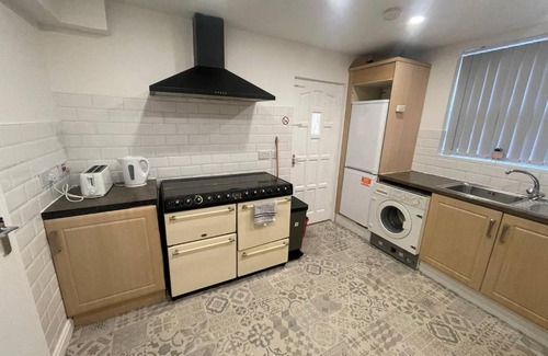 Liverpool House | Joyous Private Room in City Centre