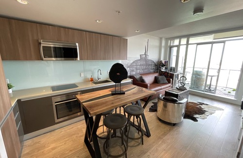 Victoria Park Condo | Jr. Penthouse Style DT Condo next Door to Bmo Center/Saddledome. Best balcony!