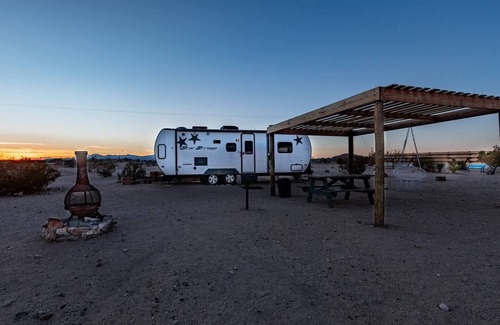 Joshua Tree House | JT Village Campground - Star Stream