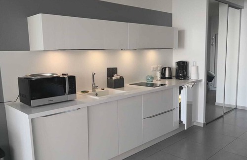 Juan-les-Pins Apartment | JUAN LES PINS Grand Studio Front de mer 4 Personnes