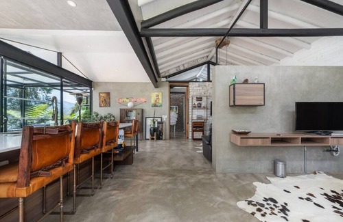 Retiro Villa | Juanito Laguna · Amazing Private JACUZZI JuanitoLaguna Luxury House