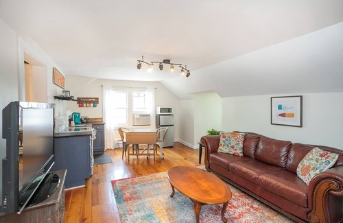 Glencliff Apartment | Jukebox Bungalow: Private, Charming Studio Less than 5 miles to downtown!
