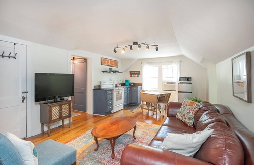 Glencliff Apartment | Jukebox Bungalow: Private, Charming Studio Less than 5 miles to downtown!