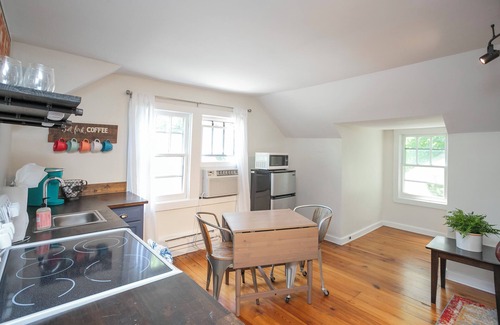 Glencliff Apartment | Jukebox Bungalow: Private, Charming Studio Less than 5 miles to downtown!