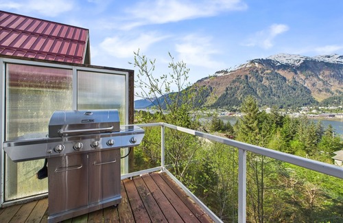 West Juneau House | Juneau Escape | Ocean Views, Deck & Soaking Tub