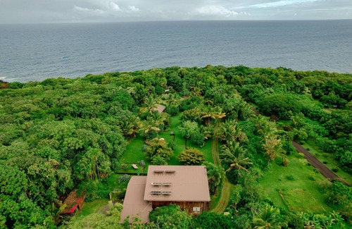 Kapoho Villa | Jungle Haven: Oceanfront Eco Villa on Fruit Farm