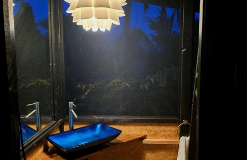 Keaau House | Jungle Tiki Ohana with Spa