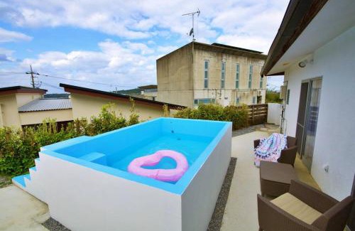 Sakimotobu Apartment | Junglia Okinawa 崎本部戸建プール付き f