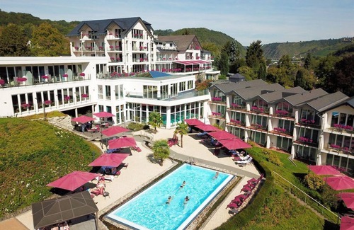 Loef House | Junior Suite-Halfboard BI - 2 P - Moselstern Parkhotel Krähennest