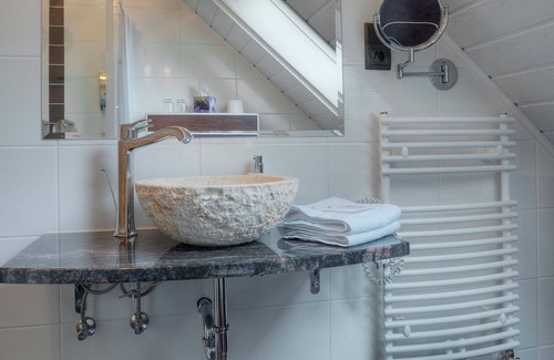 Bad Bertrich Apartment | Junior Suite, shower or bath / WC, 1 bedroom - Hotel Am Schwanenweiher